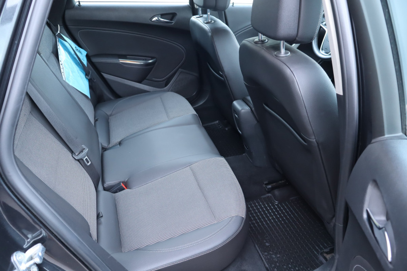 Opel Astra, 2012
