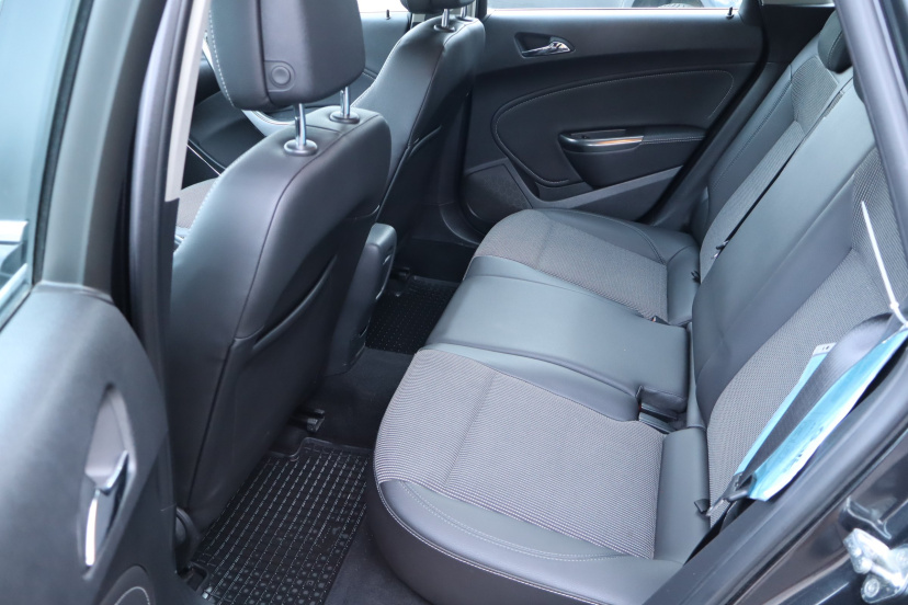 Opel Astra, 2012