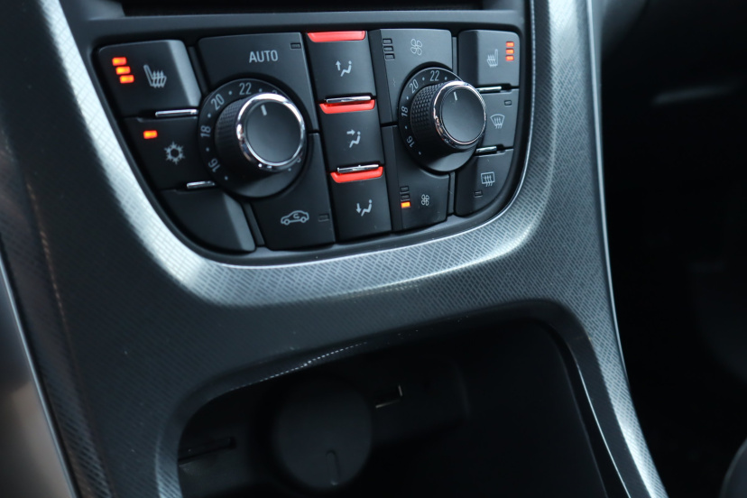 Opel Astra, 2012