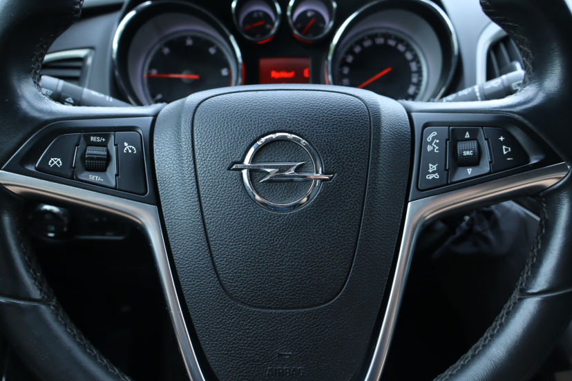 Opel Astra, 2012