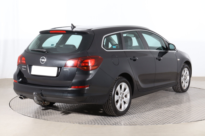 Opel Astra, 2012