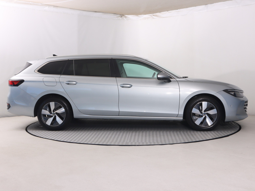 Volkswagen Passat, 2024