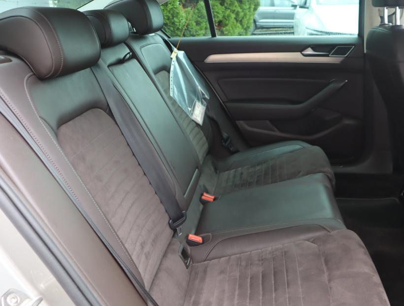 Volkswagen Passat, 2015