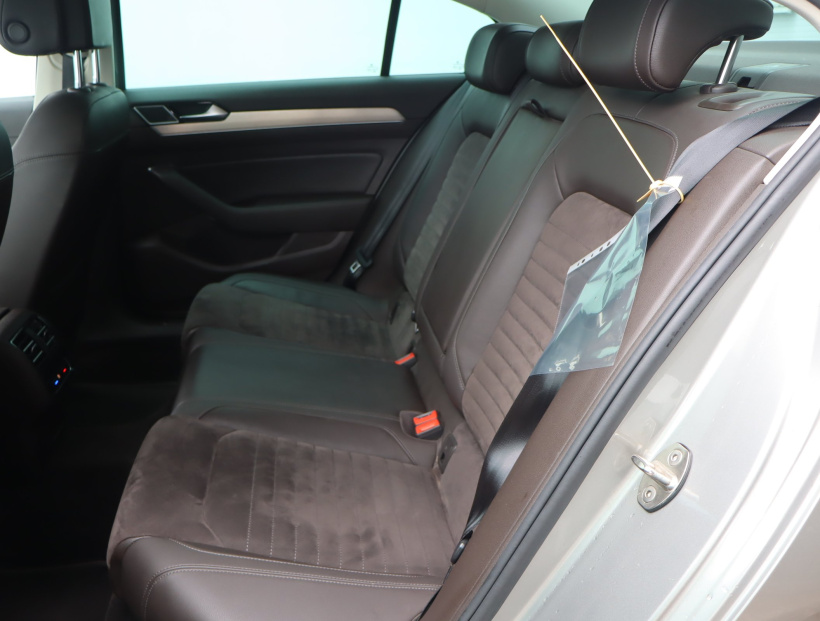 Volkswagen Passat, 2015