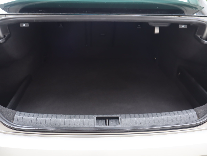 Volkswagen Passat, 2015