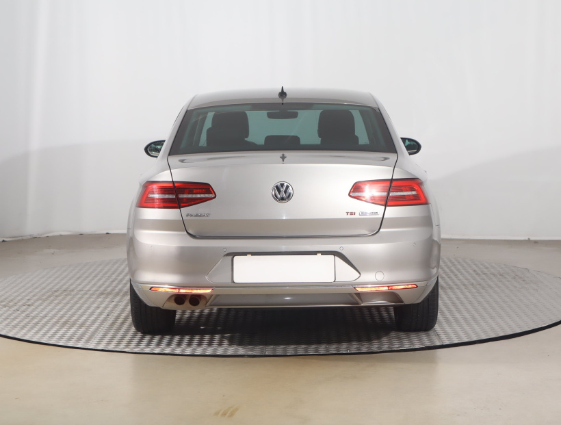 Volkswagen Passat, 2015
