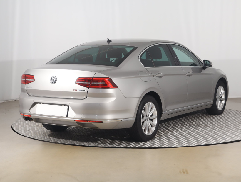 Volkswagen Passat, 2015