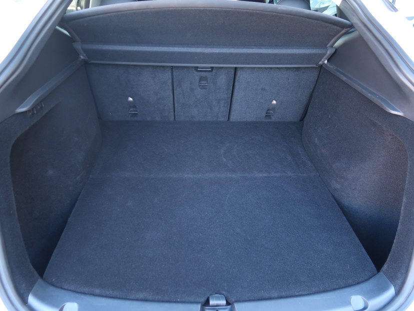 Tesla Model Y, 2023