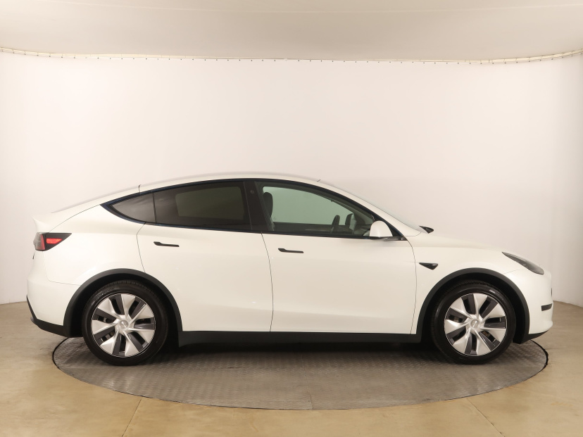 Tesla Model Y, 2023