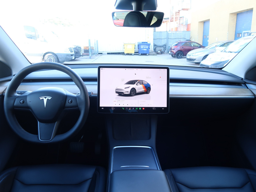 Tesla Model Y, 2023