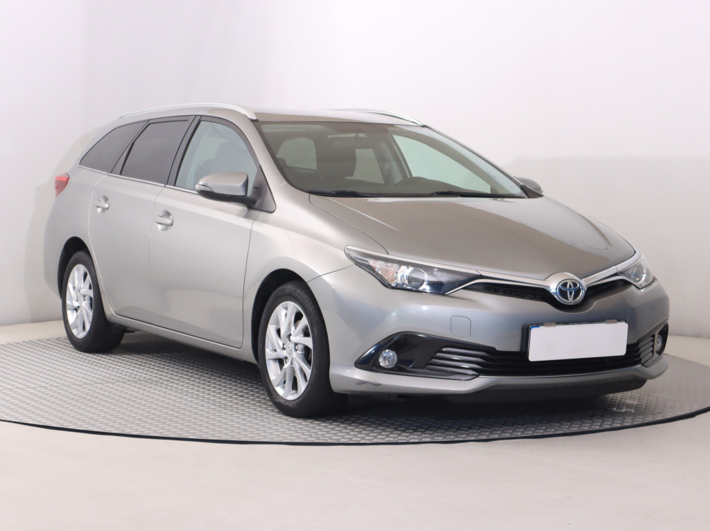 Toyota Auris, 2015