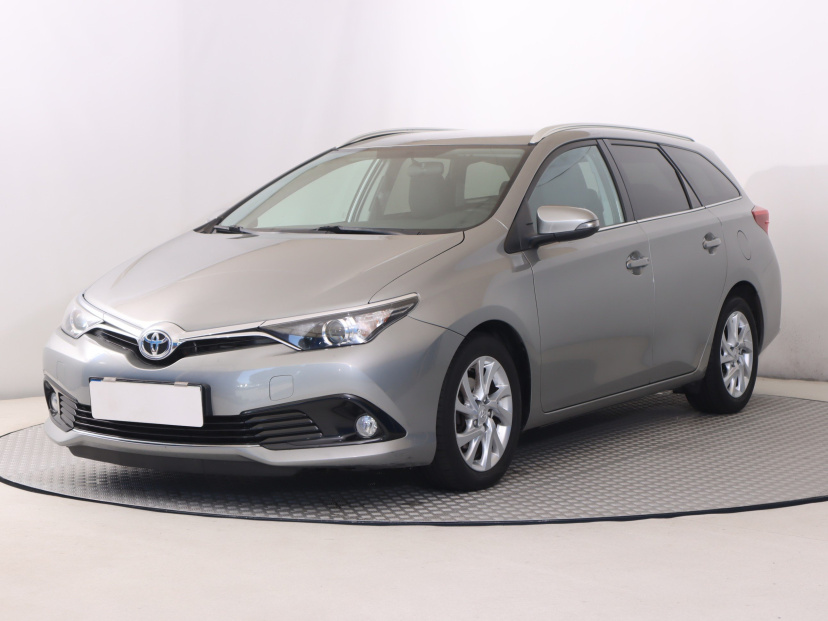 Toyota Auris, 2015