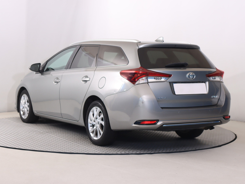 Toyota Auris, 2015