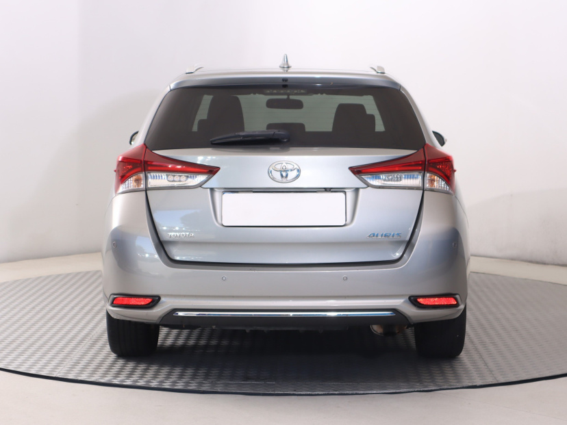 Toyota Auris, 2015
