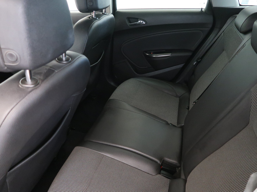 Opel Astra, 2011