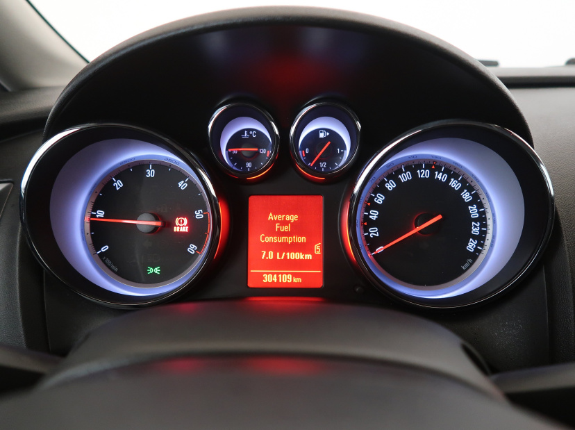 Opel Astra, 2011