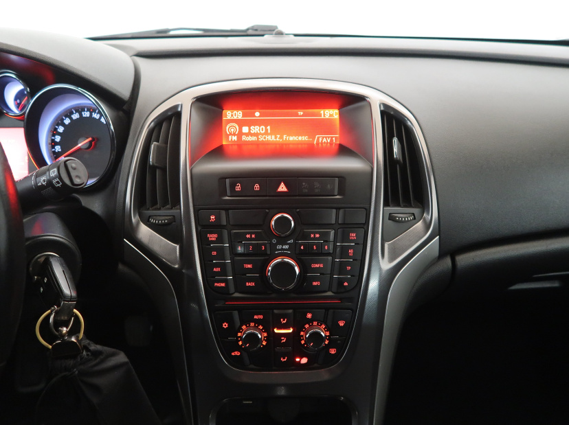Opel Astra, 2011