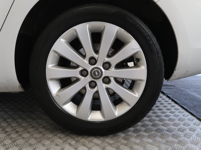 Opel Astra, 2011