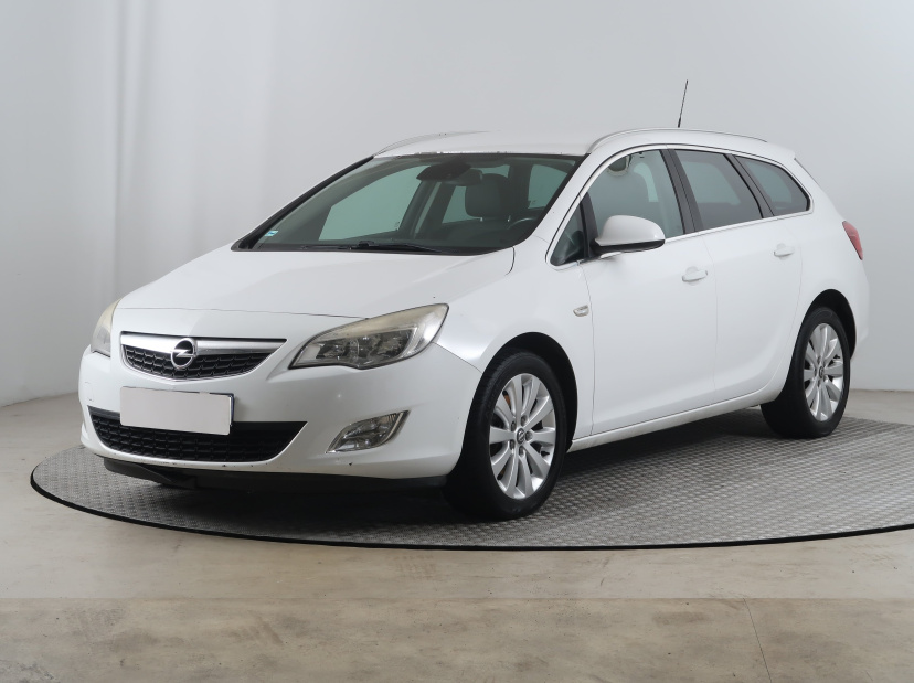 Opel Astra, 2011