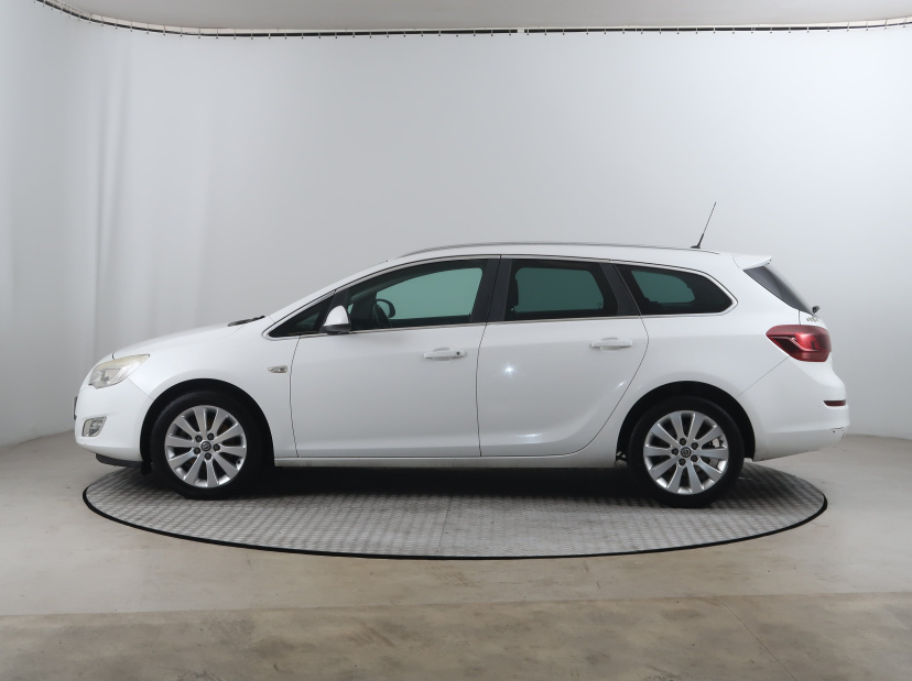 Opel Astra, 2011