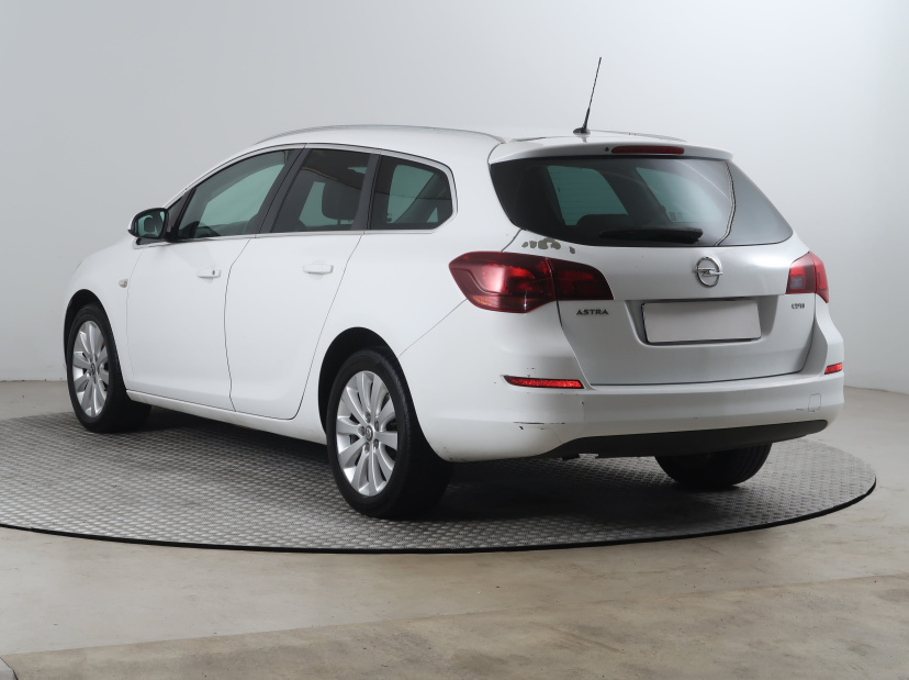 Opel Astra, 2011