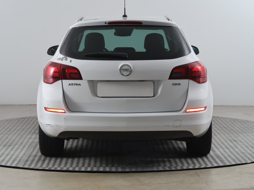 Opel Astra, 2011
