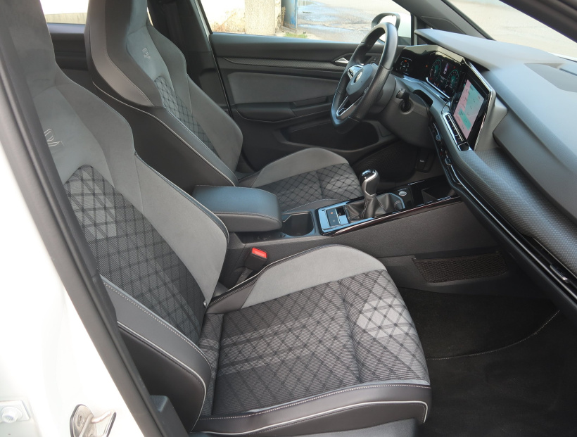 Volkswagen Golf, 2022