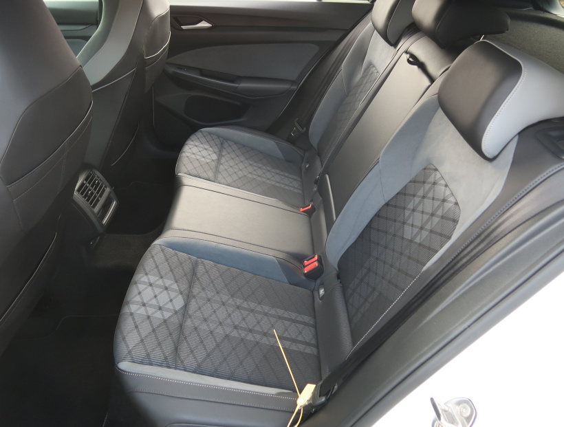 Volkswagen Golf, 2022