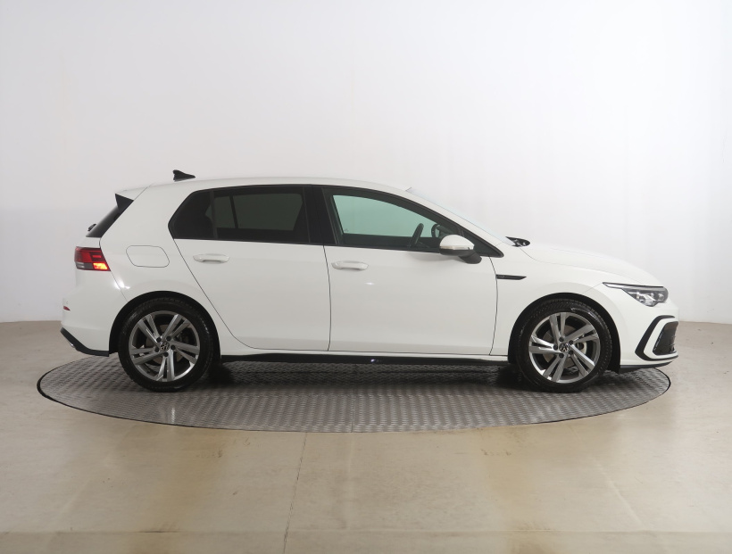 Volkswagen Golf, 2022