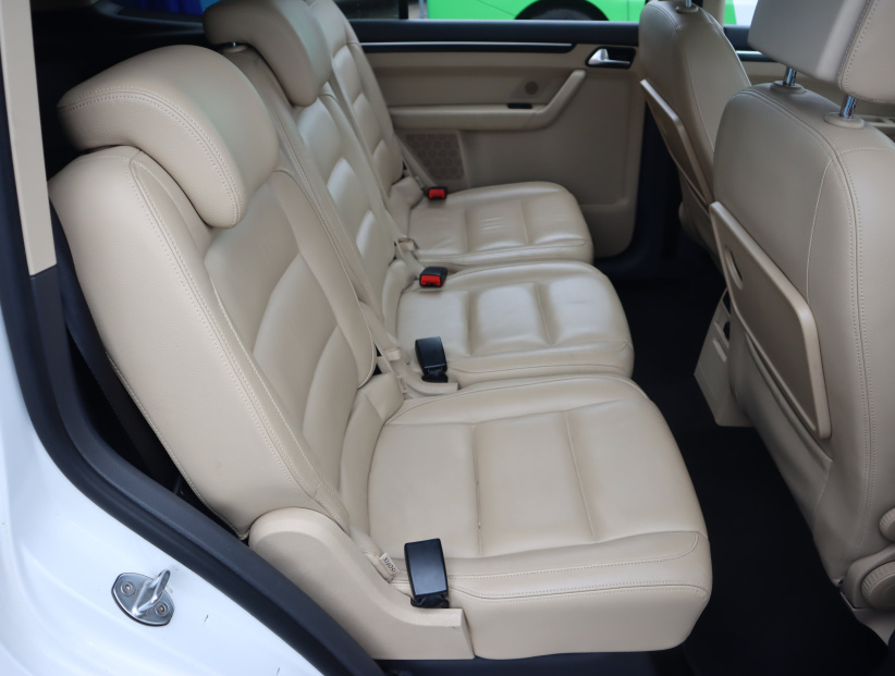 Volkswagen Touran, 2012