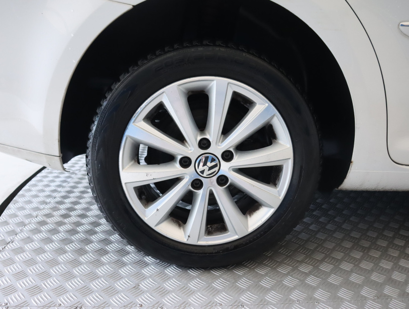 Volkswagen Touran, 2012