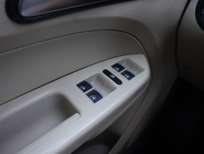 Volkswagen Touran, 2012