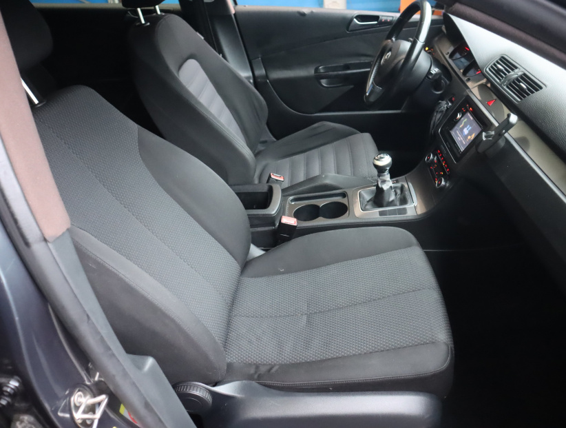 Volkswagen Passat, 2010