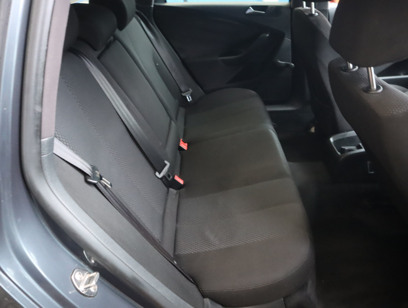 Volkswagen Passat, 2010