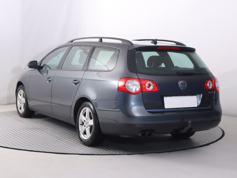 Volkswagen Passat, 2010