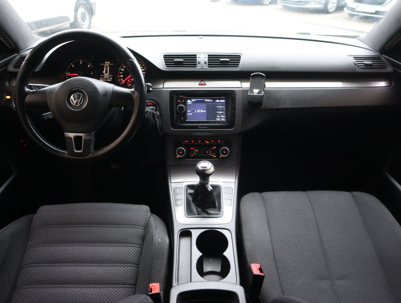 Volkswagen Passat, 2010