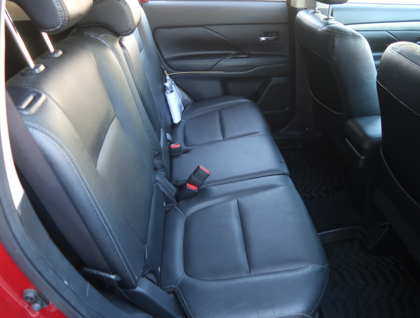 Mitsubishi Outlander, 2015