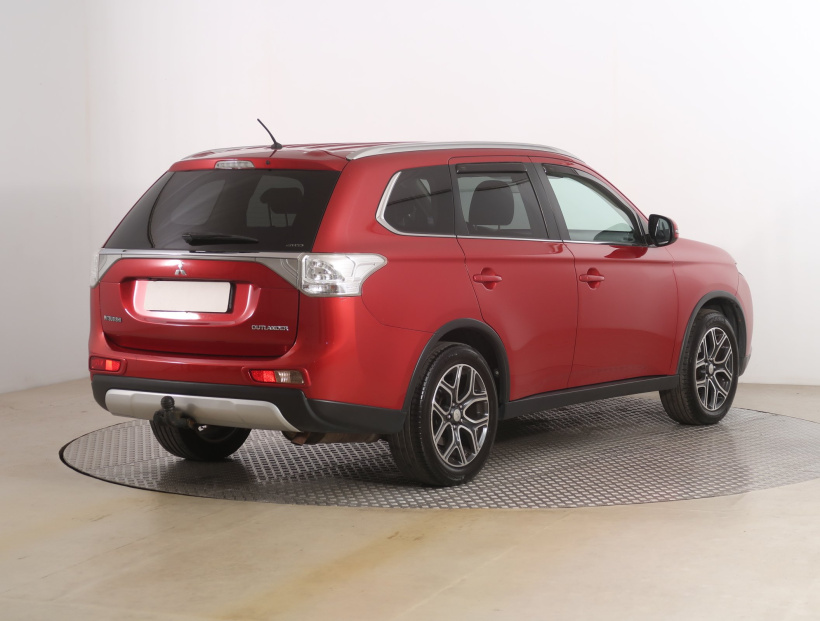 Mitsubishi Outlander, 2015