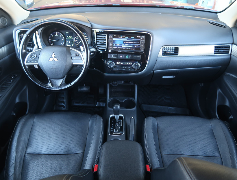 Mitsubishi Outlander, 2015