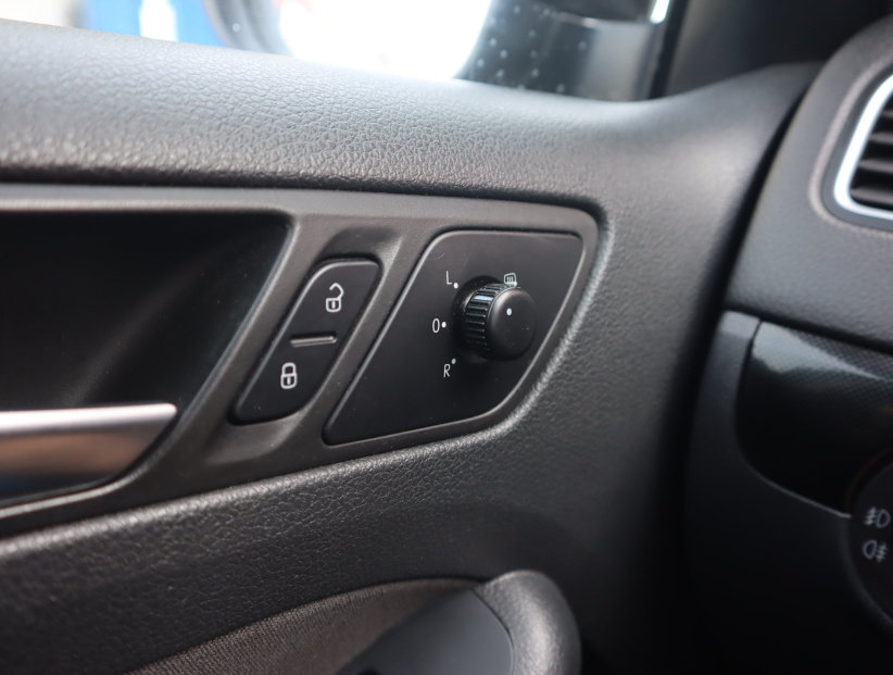 Volkswagen Jetta, 2012