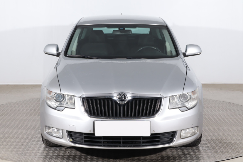 Škoda Superb, 2011