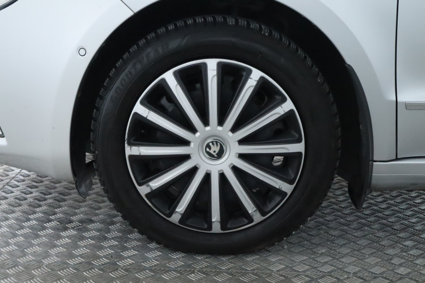 Škoda Superb, 2011