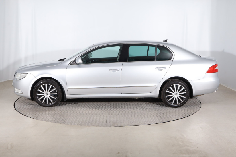 Škoda Superb, 2011