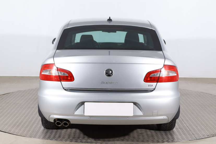 Škoda Superb, 2011