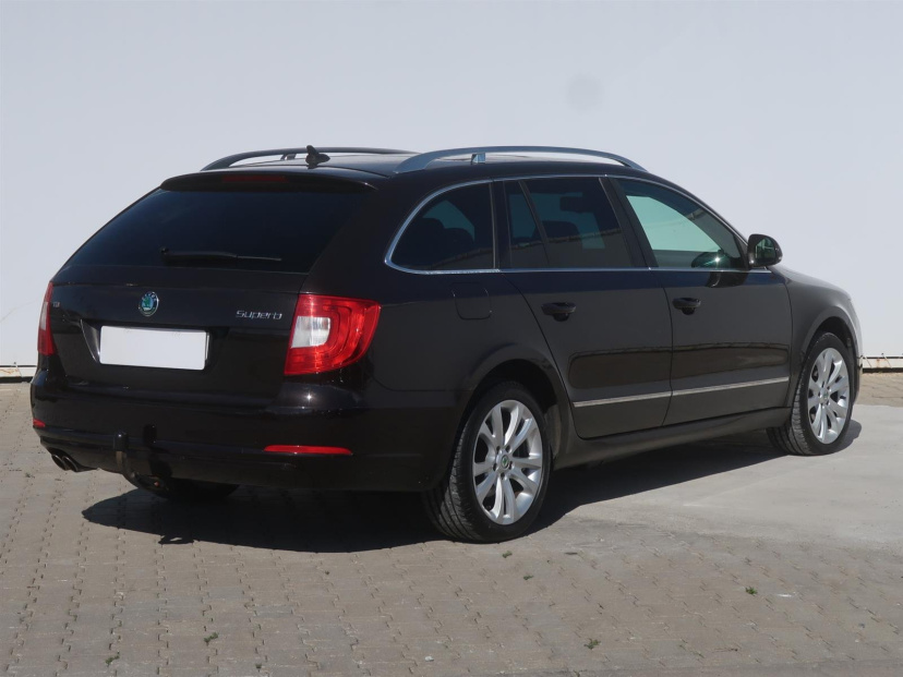 Škoda Superb, 2012