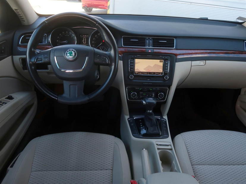 Škoda Superb, 2012