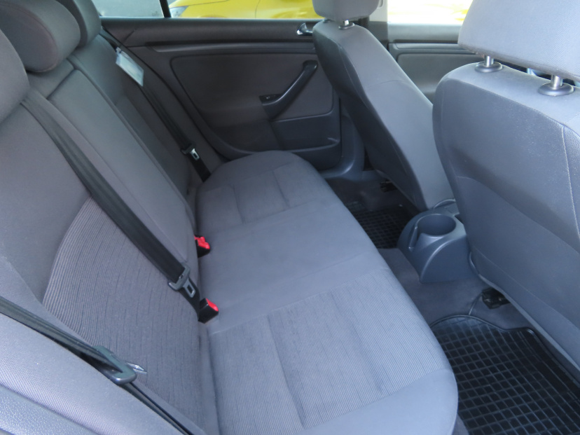 Volkswagen Golf, 2004