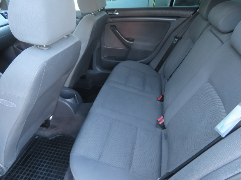 Volkswagen Golf, 2004