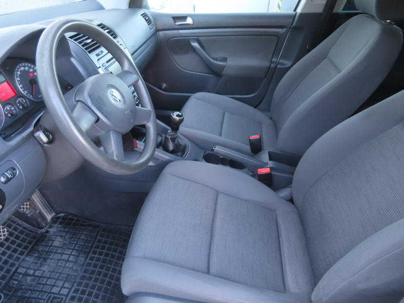 Volkswagen Golf, 2004