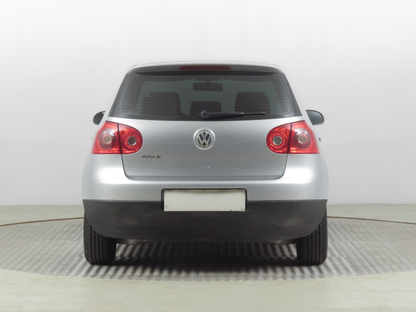 Volkswagen Golf, 2004